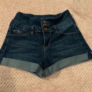 “Wannabettabutt?” shorts